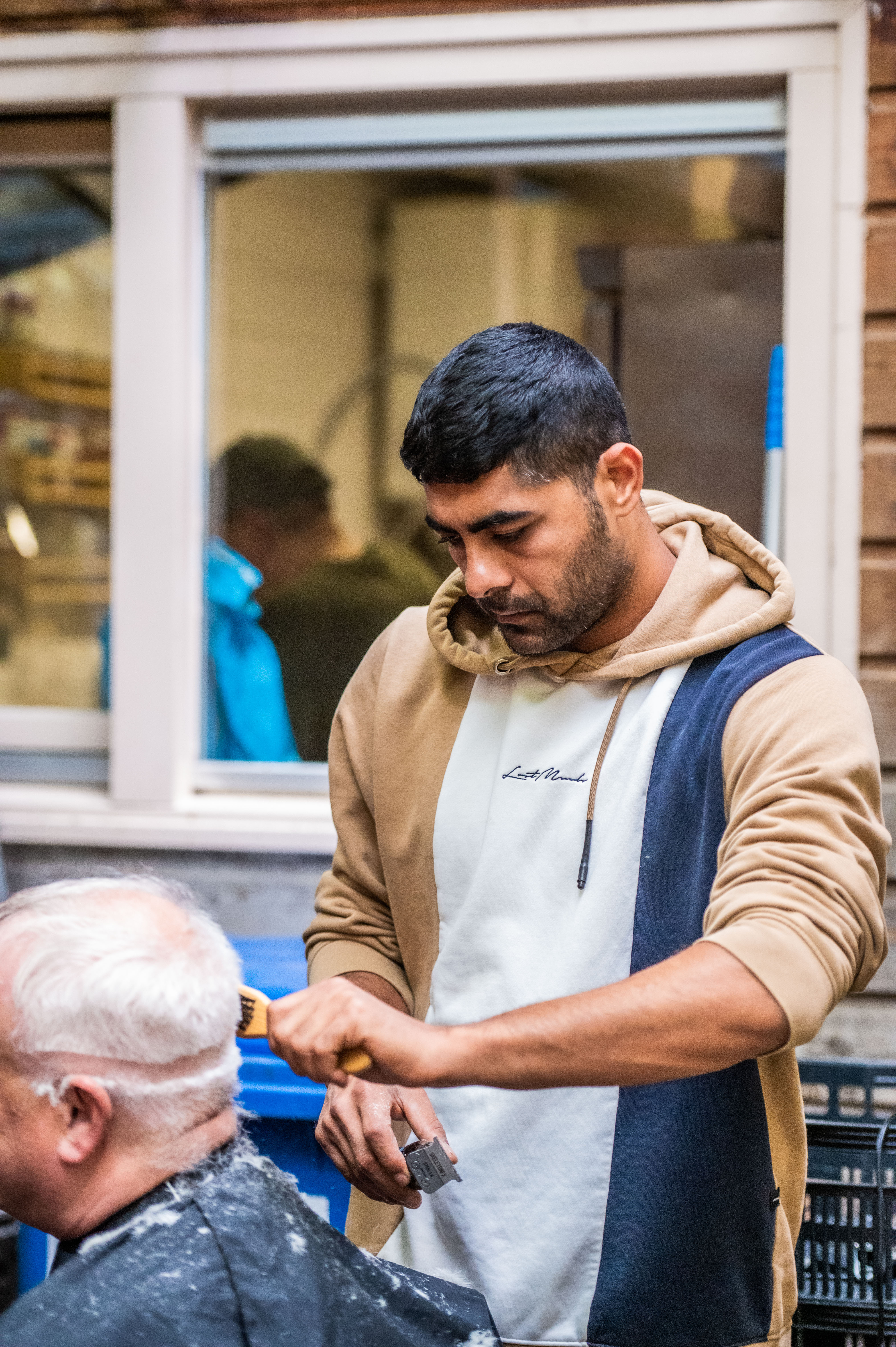 Kapper Ibrahim - vrijwilliger inloophuis Oud-West