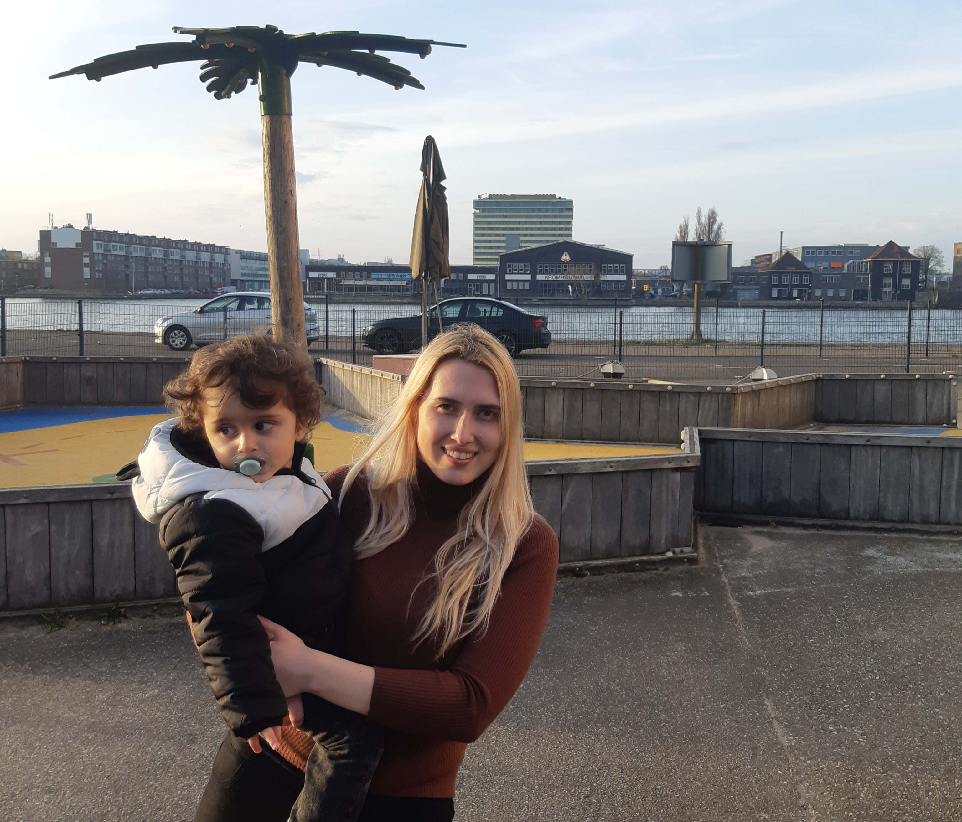 Moeder en kind bij onze Oekraïne-opvang de Oude Kleine Kapitein